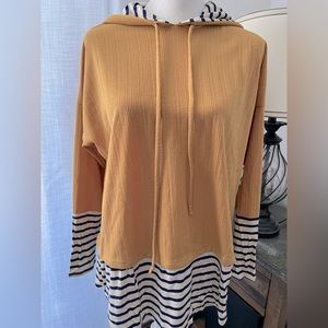 Veveret Long sleeve tee hoodie